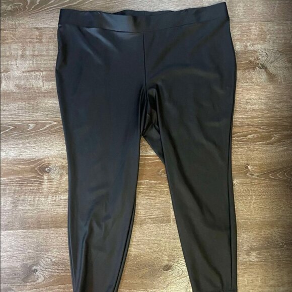 Torrid size 4 Full Length Signature Waist Faux Leather Legging - Picture 8 of 10
